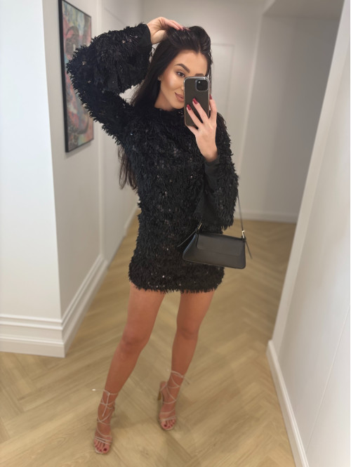 Czarna sukienka mini z piórami, cekinami i rozszerzonymi rękawami DIVA 09 - photo #16