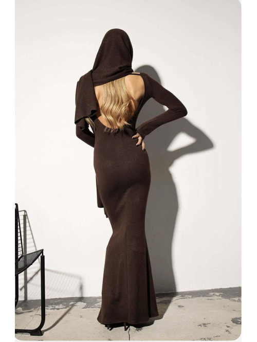 Brązowa sukienka maxi sweterkowa z długim rękawem i wyciętymi plecami + szal MIRABEL 161