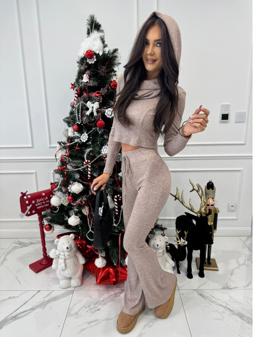 Beżowy komplet sweterkowy bluzka z kapturem + spodnie Berton 173