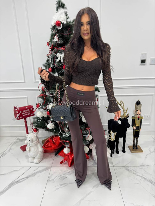 Czekoladowa bluzka crop top koronkowa z rękawem dzwonek Mindi 172 - photo #3