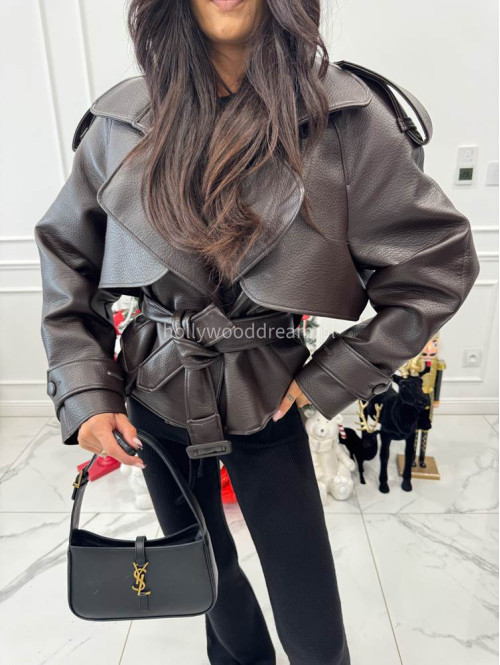 Brązowy trencz krótki z eko skóry z paskiem HALEY 25 - photo #11