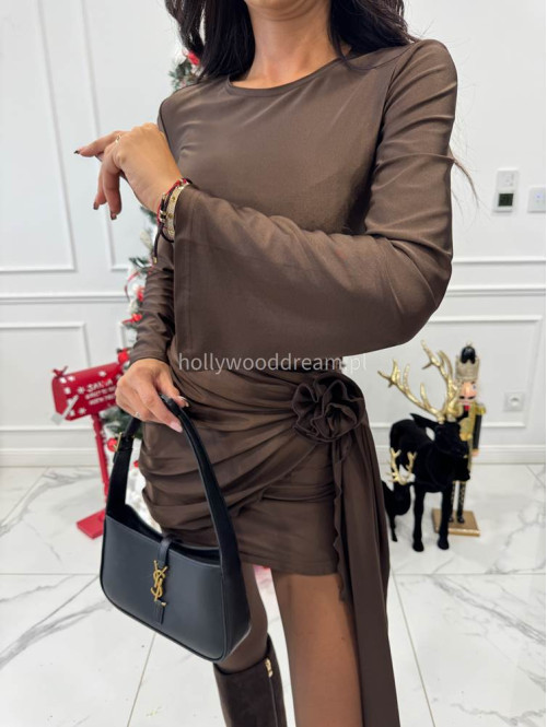 Czekoladowa sukienka mini na długi rękaw z różą i szarfą NAOMI 171 - photo #2