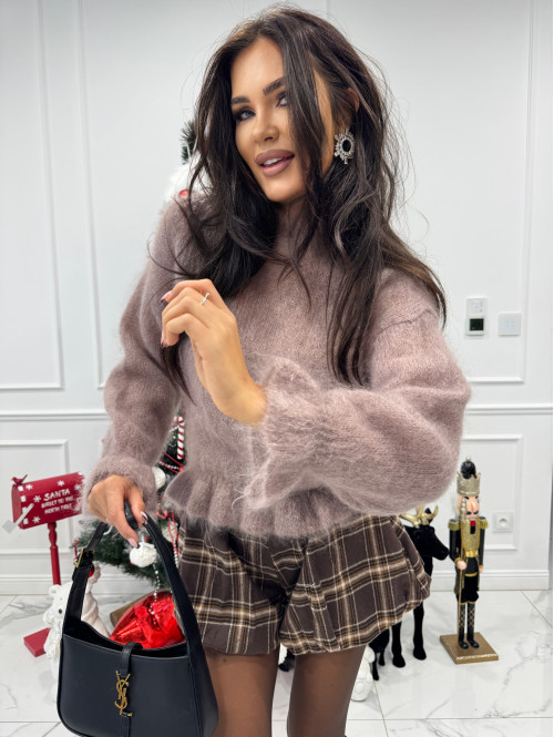 Ciemno beżowy sweter z moherem i falbanką Cute 06