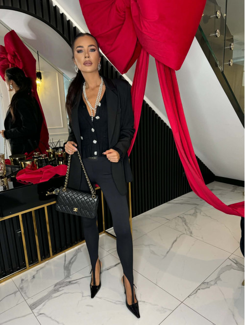 Czarny sweter prążkowany z guzikami biżuteryjnymi DIAMENT 09 - photo #10