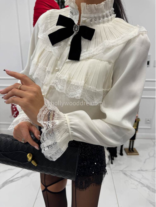 Kremowa koszula z żabotem, koronką i guzikami perłowymi GOSHIA 09 - photo #9
