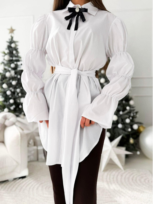 Biała elegancka długa koszula z broszką Irmina 173