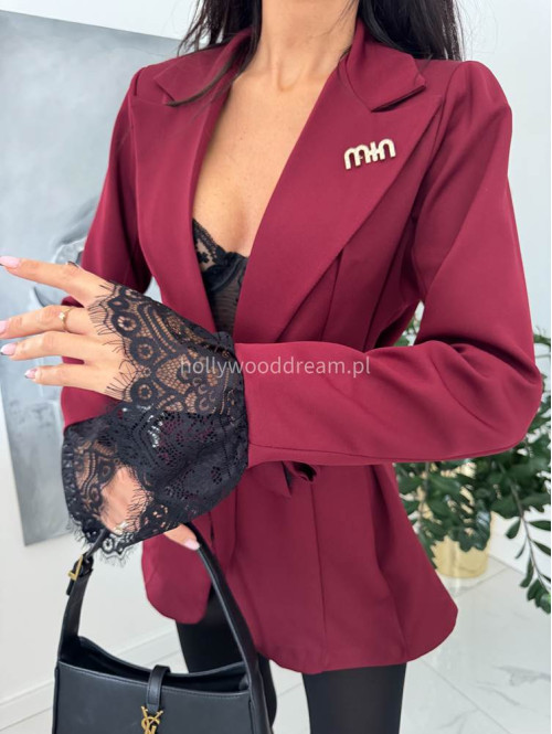 Bordowa marynarka z koronką przy rękawach z paskiem i broszką CARMEN 17 - photo #7