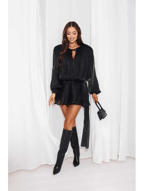 Czarny sukienko-kombinezon z opływającego materiału Gusto 131