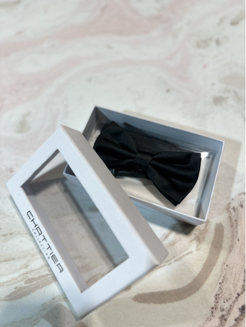 Czarna muszka z regulowanym zapięciem ARLA