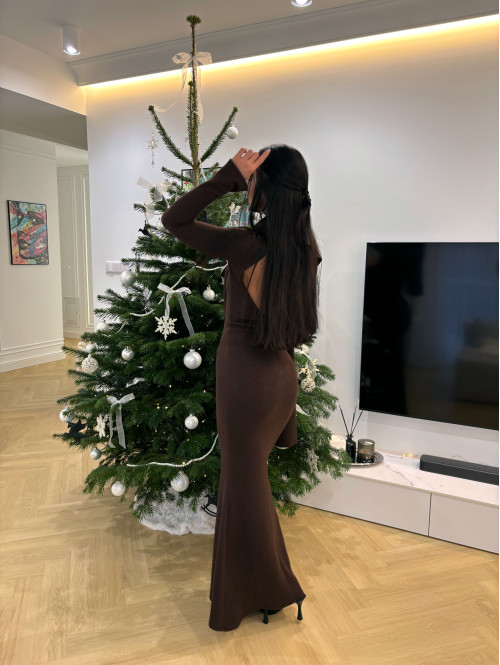 Brązowa sukienka maxi sweterkowa z długim rękawem i wyciętymi plecami + szal MIRABEL 161 - photo #2