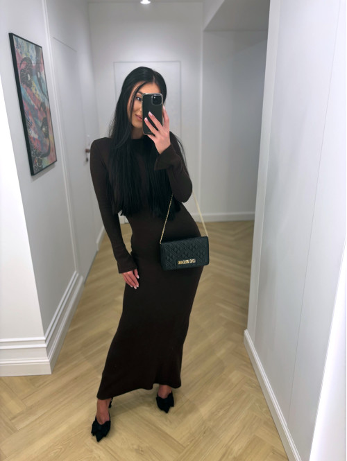 Brązowa sukienka maxi sweterkowa z długim rękawem i wyciętymi plecami + szal MIRABEL 161 - photo #20