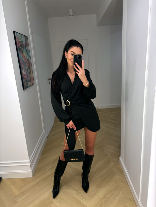 Czarna sukienka mini kopertowa z kołnierzykiem Avril 26 - photo #9