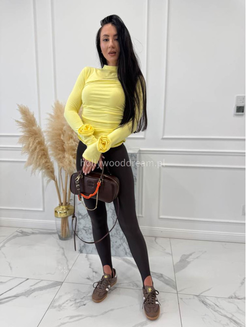 Żółta bluzka bawełniana z różami na rękawie Róża 52 - photo #2