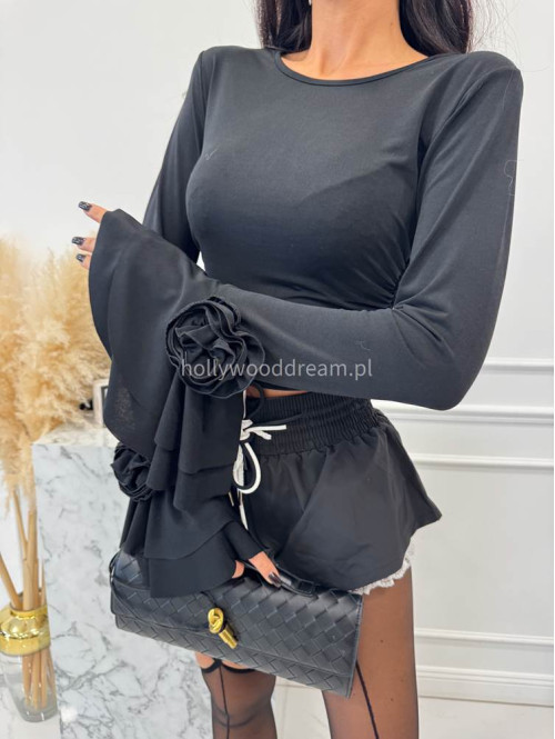 Czarna bluzka z rękawem dzwonek oraz ozdobnymi różami Candi 19 - photo #9