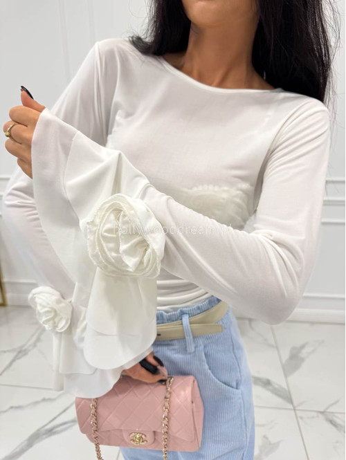 Biała bluzka z rękawem dzwonek oraz ozdobnymi różami Candi 19 - photo #5