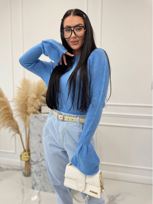 Niebieski sweter z baby alpaką i falbanką na rękawkach Lola 02