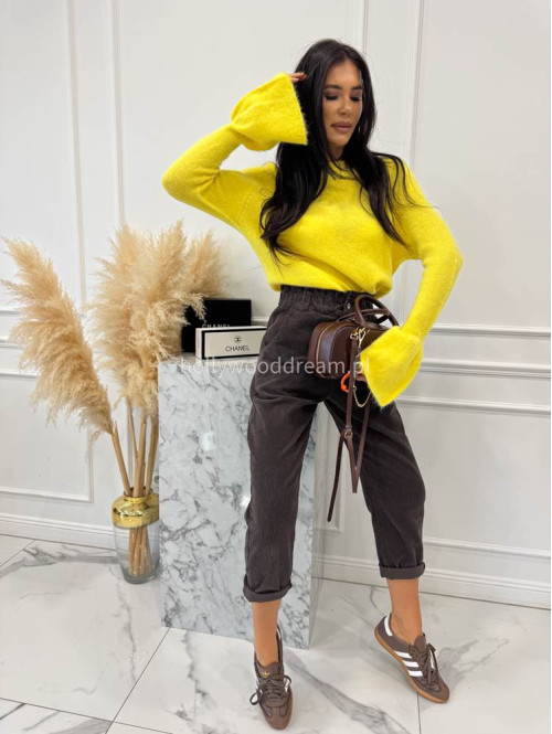 Żółty sweter z baby alpaką i falbanką na rękawkach Lola 02