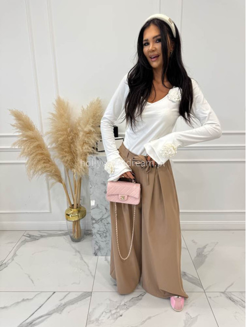 Kremowa bawełniana bluzka z rękawem dzwonek i 3-różami Maja 24 - photo #3