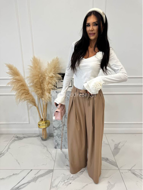 Kremowa bawełniana bluzka z rękawem dzwonek i 3-różami Maja 24 - photo #4