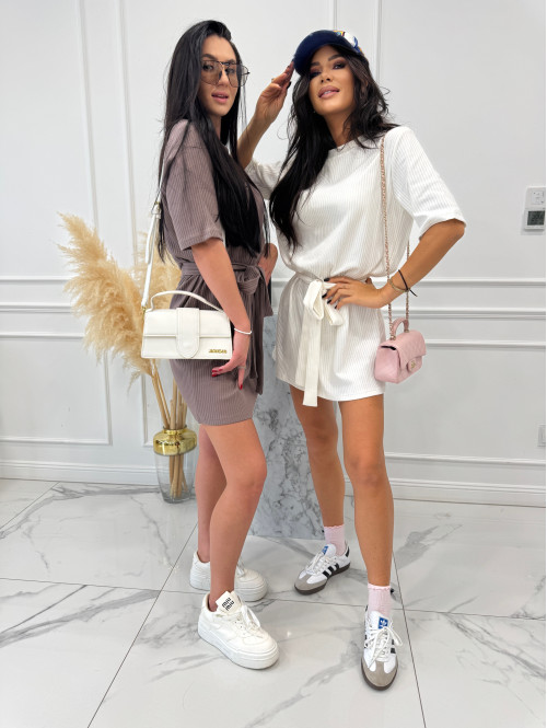 Biała sukienka z paskiem na krótki rękawek 95% bawełna Amy 44