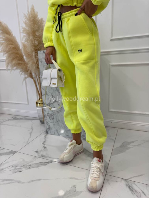 Neonowy żółty komplet dresowy bluza + spodnie z naszywką korony Werisa 128 - photo #8