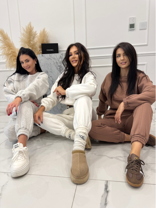 Kremowy komplet dresowy bluza + spodnie z naszywką korony Werisa 130 - photo #2