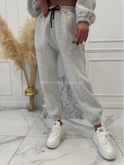 Szary melanż komplet dresowy bluza + spodnie z naszywką korony Werisa 130 - photo #7