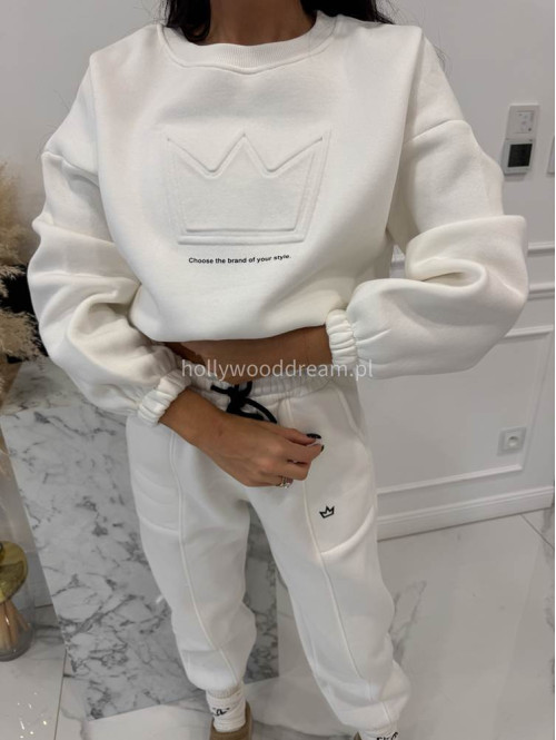 Kremowy komplet dresowy bluza + spodnie z naszywką korony Werisa 130 - photo #10