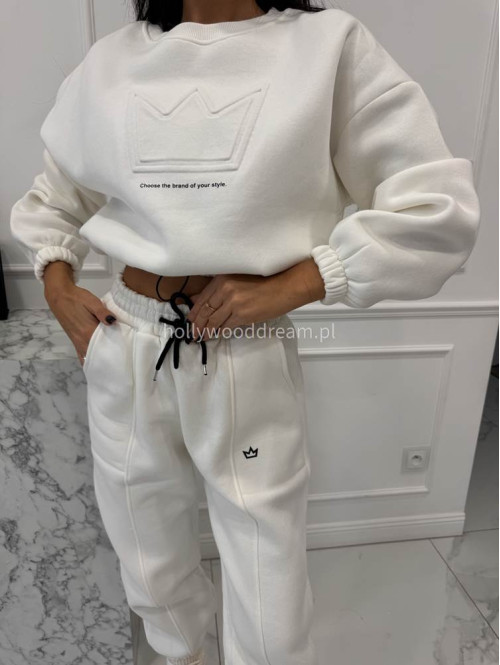 Kremowy komplet dresowy bluza + spodnie z naszywką korony Werisa 130 - photo #9