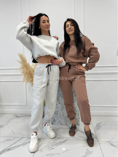 Mleczna czekolada komplet dresowy bluza + spodnie z naszywką korony Werisa 130 - photo #7