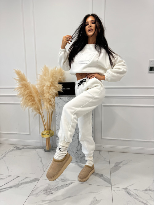 Kremowy komplet dresowy bluza + spodnie z naszywką korony Werisa 130