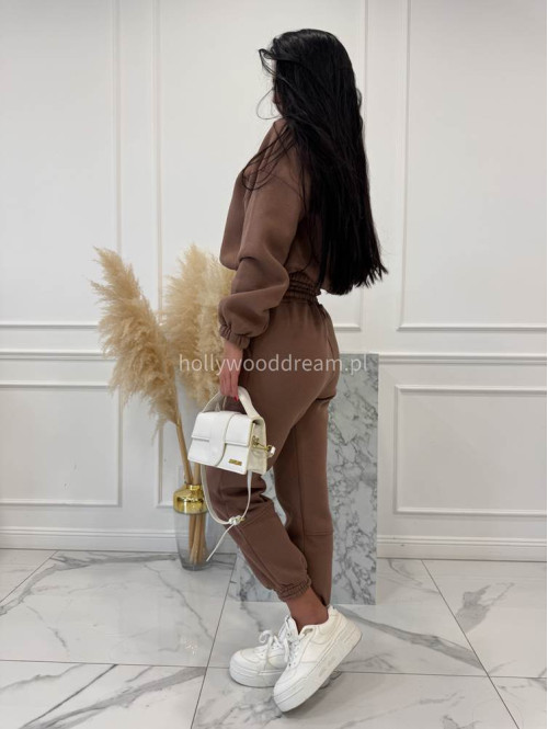 Mleczna czekolada komplet dresowy bluza + spodnie z naszywką korony Werisa 130 - photo #15