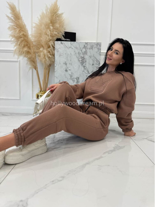 Mleczna czekolada komplet dresowy bluza + spodnie z naszywką korony Werisa 130 - photo #17