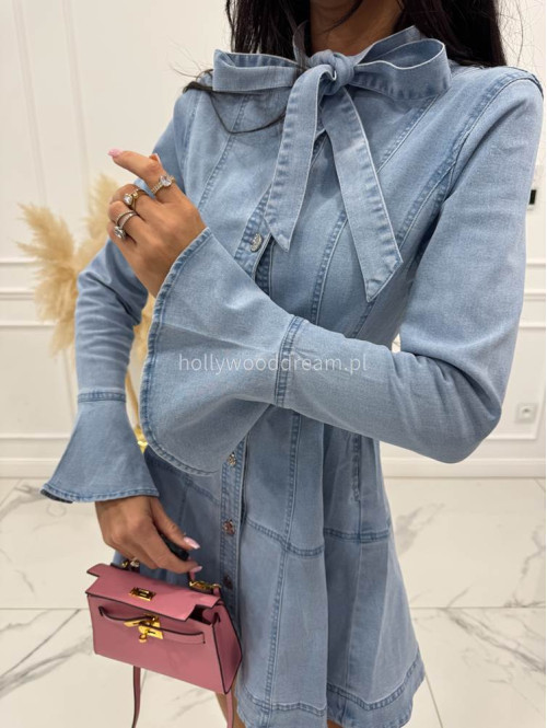 Jasno jeansowa sukienka mini z wiązaniem przy szyi, paskiem i rozszerzonymi rękawami TINA 09 - photo #13