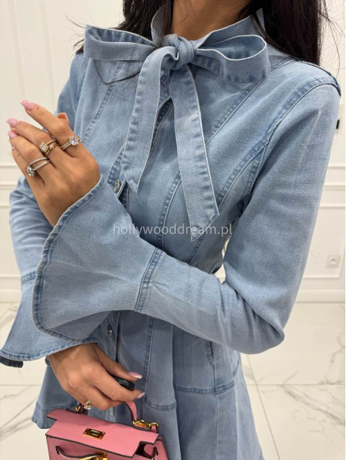 Jasno jeansowa sukienka mini z wiązaniem przy szyi, paskiem i rozszerzonymi rękawami TINA 09 - photo #16